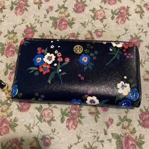 New Tory Burch wallet wristlet Whimsical and pristine can use as a clutch